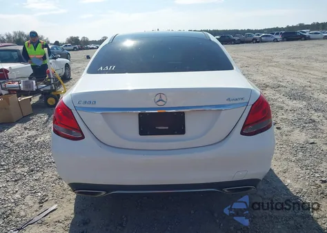 2016 Mercedes-Benz C 300 4Matic из США, поврежденный, VIN 55SWF4KB7GU174978